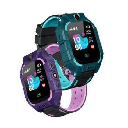 Smartwatch με SOS κουμπί έκτακτης ανάγκης, κάμερα, παιχνίδια, λειτουργία ανίχνευσης συσκευής, μικρόφωνο, φακό, LBS εύρεση θέσης και αρχείο καταγραφής κινήσεων με μνήμη 30 ημερών.